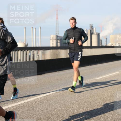 03.10.2025 - Köhlbrandbrückenlauf Lena Gebhardt http://msf.ph/oto/9126744 03.10.2025 09:46:37 Position 2 4, 2587 meine-sportfotos.de