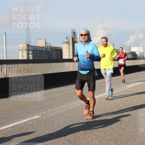 03.10.2025 - Köhlbrandbrückenlauf Lena Gebhardt http://msf.ph/oto/9126772 03.10.2025 09:46:38 Position 2  meine-sportfotos.de