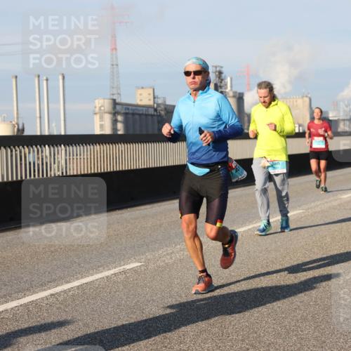 03.10.2025 - Köhlbrandbrückenlauf Lena Gebhardt http://msf.ph/oto/9126778 03.10.2025 09:46:38 Position 2  meine-sportfotos.de