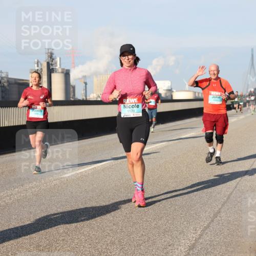 03.10.2025 - Köhlbrandbrückenlauf Lena Gebhardt http://msf.ph/oto/9126835 03.10.2025 09:46:40 Position 2 1123, 3305 meine-sportfotos.de