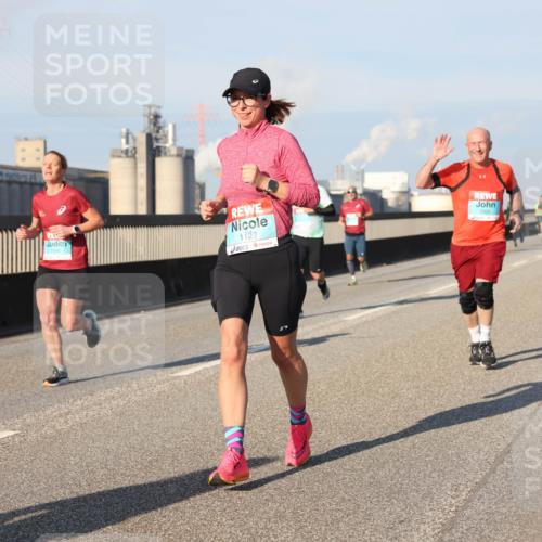 03.10.2025 - Köhlbrandbrückenlauf Lena Gebhardt http://msf.ph/oto/9126844 03.10.2025 09:46:41 Position 2 1123, 3305 meine-sportfotos.de