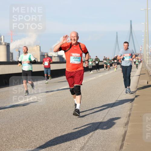 03.10.2025 - Köhlbrandbrückenlauf Lena Gebhardt http://msf.ph/oto/9126854 03.10.2025 09:46:41 Position 2 13, 3305 meine-sportfotos.de