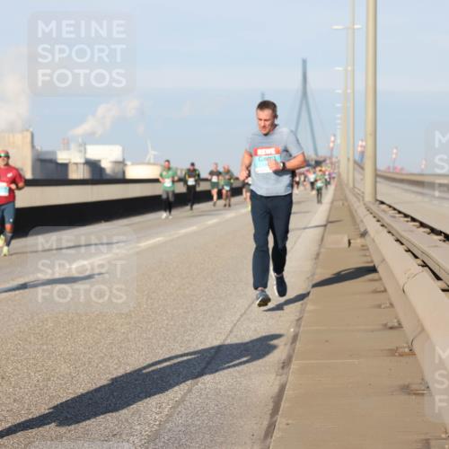 03.10.2025 - Köhlbrandbrückenlauf Lena Gebhardt http://msf.ph/oto/9126891 03.10.2025 09:46:43 Position 2 3305 meine-sportfotos.de
