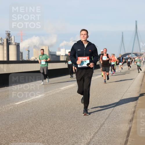 03.10.2025 - Köhlbrandbrückenlauf Lena Gebhardt http://msf.ph/oto/9126954 03.10.2025 09:46:48 Position 2 1216 meine-sportfotos.de