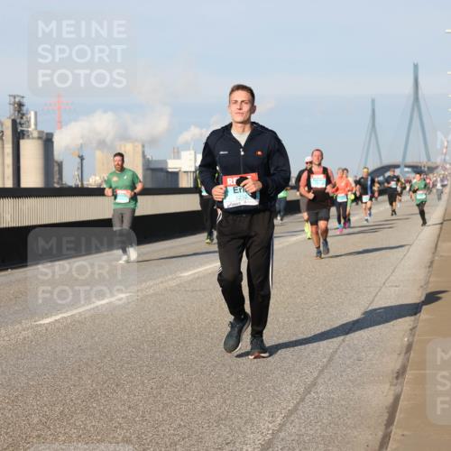 03.10.2025 - Köhlbrandbrückenlauf Lena Gebhardt http://msf.ph/oto/9126960 03.10.2025 09:46:48 Position 2 1216 meine-sportfotos.de