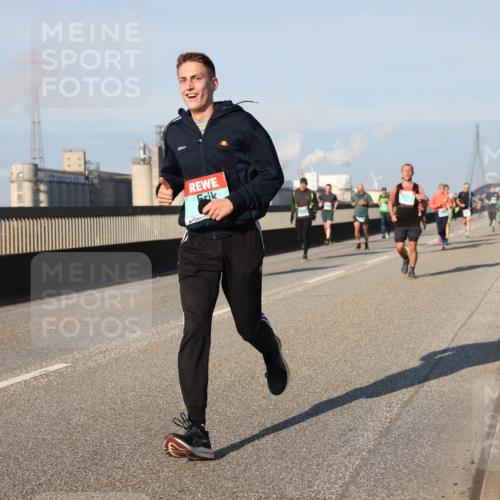 03.10.2025 - Köhlbrandbrückenlauf Lena Gebhardt http://msf.ph/oto/9126991 03.10.2025 09:46:49 Position 2  meine-sportfotos.de