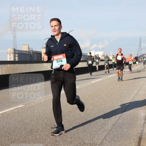 03.10.2025 - Köhlbrandbrückenlauf Lena Gebhardt http://msf.ph/oto/9126995 03.10.2025 09:46:49 Position 2 1216 meine-sportfotos.de