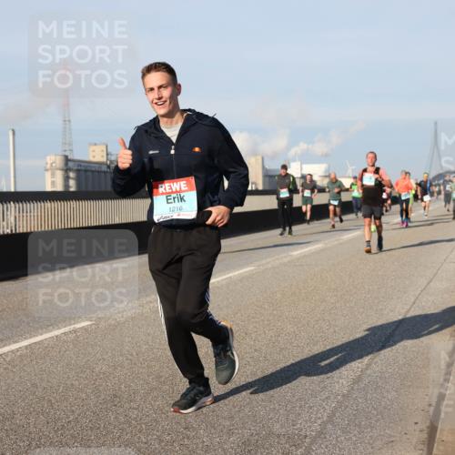 03.10.2025 - Köhlbrandbrückenlauf Lena Gebhardt http://msf.ph/oto/9127001 03.10.2025 09:46:50 Position 2 1216 meine-sportfotos.de