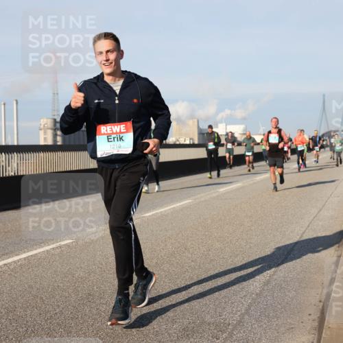 03.10.2025 - Köhlbrandbrückenlauf Lena Gebhardt http://msf.ph/oto/9127008 03.10.2025 09:46:50 Position 2 1216 meine-sportfotos.de