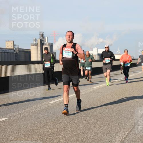 03.10.2025 - Köhlbrandbrückenlauf Lena Gebhardt http://msf.ph/oto/9127040 03.10.2025 09:46:52 Position 2 1274 meine-sportfotos.de