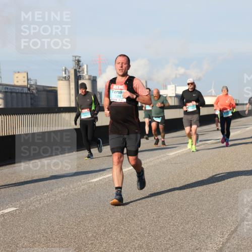 03.10.2025 - Köhlbrandbrückenlauf Lena Gebhardt http://msf.ph/oto/9127044 03.10.2025 09:46:52 Position 2 4, 1274 meine-sportfotos.de