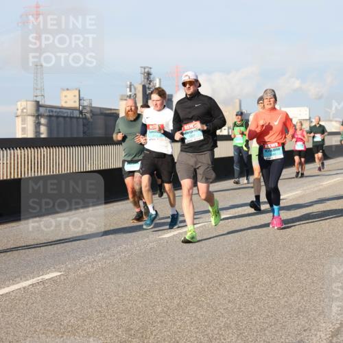 03.10.2025 - Köhlbrandbrückenlauf Lena Gebhardt http://msf.ph/oto/9127089 03.10.2025 09:46:54 Position 2 3301, 3111, 1207 meine-sportfotos.de