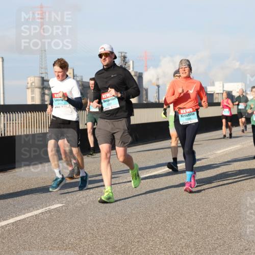 03.10.2025 - Köhlbrandbrückenlauf Lena Gebhardt http://msf.ph/oto/9127101 03.10.2025 09:46:55 Position 2 3111, 1207, 1595 meine-sportfotos.de