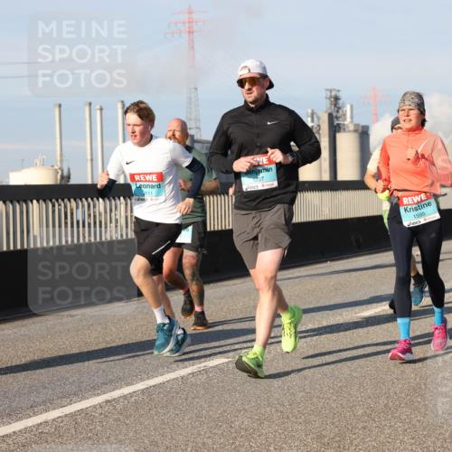 03.10.2025 - Köhlbrandbrückenlauf Lena Gebhardt http://msf.ph/oto/9127109 03.10.2025 09:46:55 Position 2 3111, 1207, 1595 meine-sportfotos.de