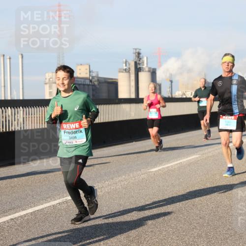 03.10.2025 - Köhlbrandbrückenlauf Lena Gebhardt http://msf.ph/oto/9127147 03.10.2025 09:46:58 Position 2 3498, 3832 meine-sportfotos.de