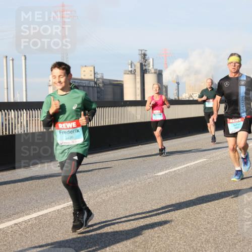 03.10.2025 - Köhlbrandbrückenlauf Lena Gebhardt http://msf.ph/oto/9127150 03.10.2025 09:46:58 Position 2 3498, 383 meine-sportfotos.de