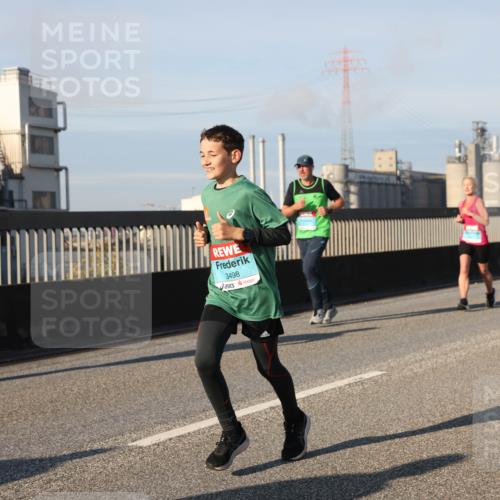 03.10.2025 - Köhlbrandbrückenlauf Lena Gebhardt http://msf.ph/oto/9127158 03.10.2025 09:46:58 Position 2 3498 meine-sportfotos.de