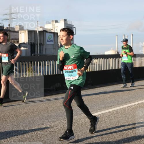 03.10.2025 - Köhlbrandbrückenlauf Lena Gebhardt http://msf.ph/oto/9127186 03.10.2025 09:46:59 Position 2 3498 meine-sportfotos.de