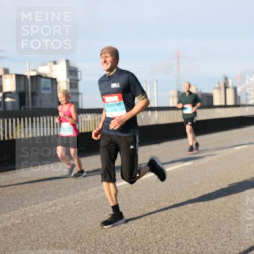03.10.2025 - Köhlbrandbrückenlauf Lena Gebhardt http://msf.ph/oto/9127253 03.10.2025 09:47:01 Position 2  meine-sportfotos.de