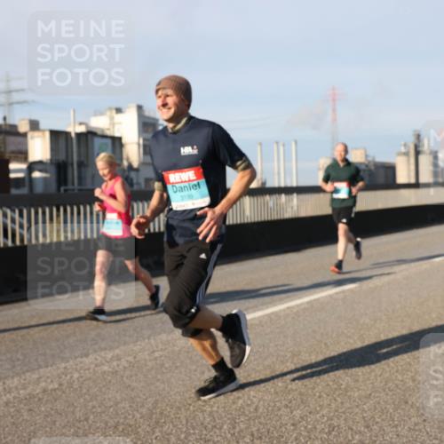 03.10.2025 - Köhlbrandbrückenlauf Lena Gebhardt http://msf.ph/oto/9127262 03.10.2025 09:47:01 Position 2  meine-sportfotos.de