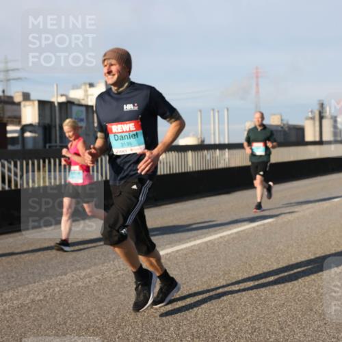 03.10.2025 - Köhlbrandbrückenlauf Lena Gebhardt http://msf.ph/oto/9127265 03.10.2025 09:47:01 Position 2 3139 meine-sportfotos.de