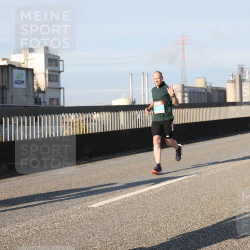 03.10.2025 - Köhlbrandbrückenlauf Lena Gebhardt http://msf.ph/oto/9127272 03.10.2025 09:47:01 Position 2  meine-sportfotos.de