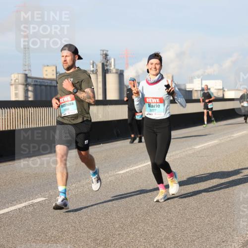 03.10.2025 - Köhlbrandbrückenlauf Lena Gebhardt http://msf.ph/oto/9127314 03.10.2025 09:47:06 Position 2 1088, 3227 meine-sportfotos.de