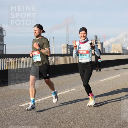 03.10.2025 - Köhlbrandbrückenlauf Lena Gebhardt http://msf.ph/oto/9127332 03.10.2025 09:47:06 Position 2 1088, 3227 meine-sportfotos.de