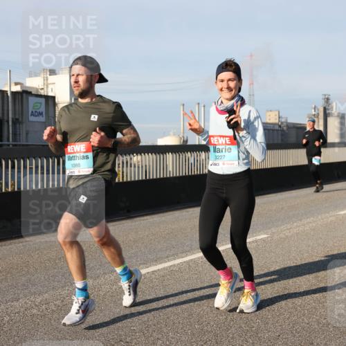 03.10.2025 - Köhlbrandbrückenlauf Lena Gebhardt http://msf.ph/oto/9127349 03.10.2025 09:47:07 Position 2 1088, 3227 meine-sportfotos.de