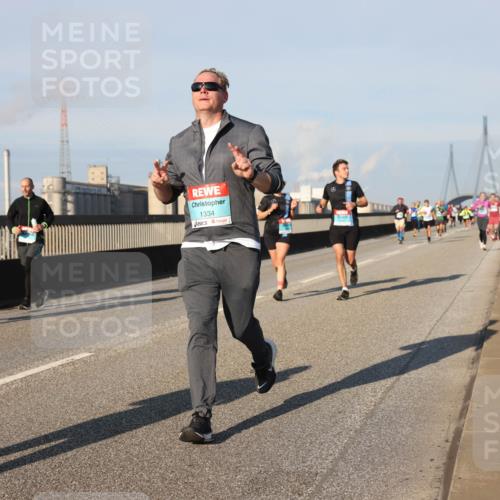 03.10.2025 - Köhlbrandbrückenlauf Lena Gebhardt http://msf.ph/oto/9127403 03.10.2025 09:47:12 Position 2 1334 meine-sportfotos.de