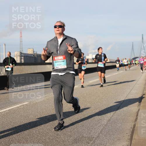 03.10.2025 - Köhlbrandbrückenlauf Lena Gebhardt http://msf.ph/oto/9127406 03.10.2025 09:47:12 Position 2 1334 meine-sportfotos.de