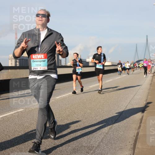 03.10.2025 - Köhlbrandbrückenlauf Lena Gebhardt http://msf.ph/oto/9127413 03.10.2025 09:47:13 Position 2 1334 meine-sportfotos.de