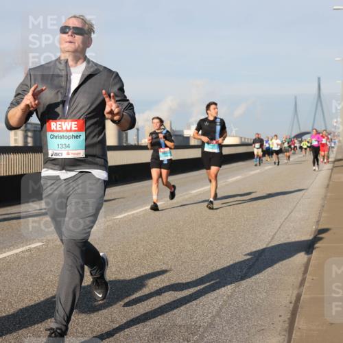 03.10.2025 - Köhlbrandbrückenlauf Lena Gebhardt http://msf.ph/oto/9127416 03.10.2025 09:47:13 Position 2 1334 meine-sportfotos.de