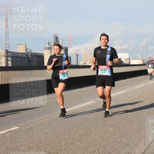 03.10.2025 - Köhlbrandbrückenlauf Lena Gebhardt http://msf.ph/oto/9127419 03.10.2025 09:47:14 Position 2 3465, 3462 meine-sportfotos.de