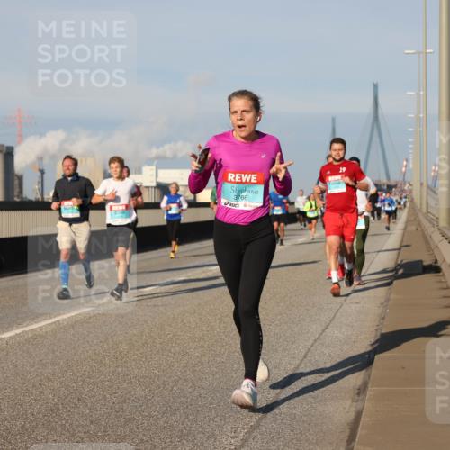 03.10.2025 - Köhlbrandbrückenlauf Lena Gebhardt http://msf.ph/oto/9127449 03.10.2025 09:47:19 Position 2 3766, 19 meine-sportfotos.de
