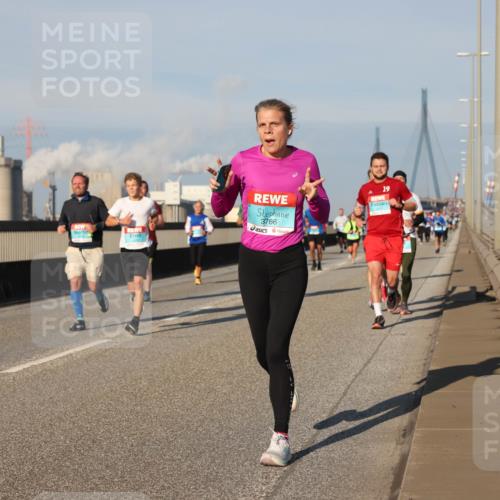 03.10.2025 - Köhlbrandbrückenlauf Lena Gebhardt http://msf.ph/oto/9127452 03.10.2025 09:47:19 Position 2 3766, 19 meine-sportfotos.de