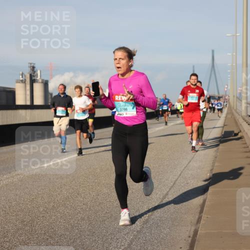 03.10.2025 - Köhlbrandbrückenlauf Lena Gebhardt http://msf.ph/oto/9127458 03.10.2025 09:47:20 Position 2 3766 meine-sportfotos.de