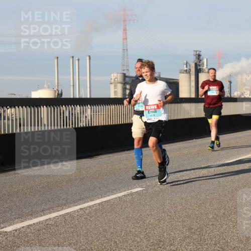 03.10.2025 - Köhlbrandbrückenlauf Lena Gebhardt http://msf.ph/oto/9127479 03.10.2025 09:47:21 Position 2 3708, 1878 meine-sportfotos.de