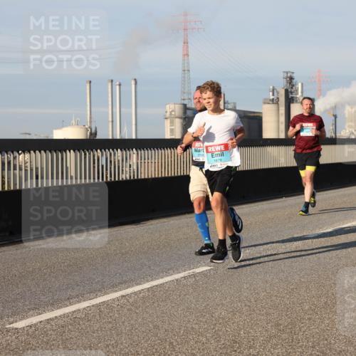 03.10.2025 - Köhlbrandbrückenlauf Lena Gebhardt http://msf.ph/oto/9127481 03.10.2025 09:47:21 Position 2 3708, 1878, 1 meine-sportfotos.de