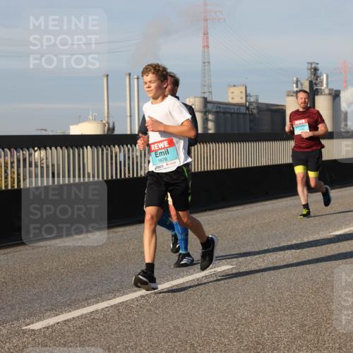 03.10.2025 - Köhlbrandbrückenlauf Lena Gebhardt http://msf.ph/oto/9127496 03.10.2025 09:47:22 Position 2 1878 meine-sportfotos.de