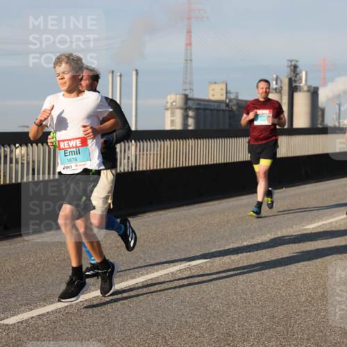 03.10.2025 - Köhlbrandbrückenlauf Lena Gebhardt http://msf.ph/oto/9127505 03.10.2025 09:47:22 Position 2 1878 meine-sportfotos.de