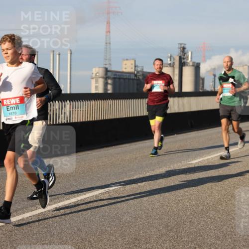 03.10.2025 - Köhlbrandbrückenlauf Lena Gebhardt http://msf.ph/oto/9127508 03.10.2025 09:47:22 Position 2 1878, 352 meine-sportfotos.de
