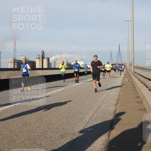 03.10.2025 - Köhlbrandbrückenlauf Lena Gebhardt http://msf.ph/oto/9127529 03.10.2025 09:47:24 Position 2  meine-sportfotos.de