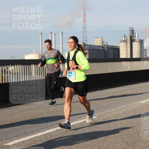 03.10.2025 - Köhlbrandbrückenlauf Lena Gebhardt http://msf.ph/oto/9127617 03.10.2025 09:47:29 Position 2 836 meine-sportfotos.de