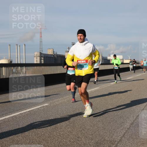 03.10.2025 - Köhlbrandbrückenlauf Lena Gebhardt http://msf.ph/oto/9127632 03.10.2025 09:47:30 Position 2 1353, 1702 meine-sportfotos.de