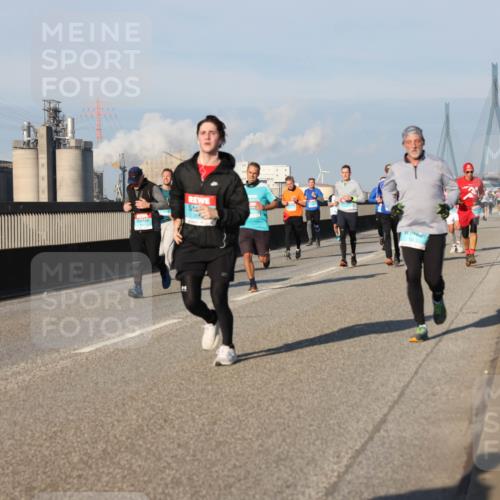 03.10.2025 - Köhlbrandbrückenlauf Lena Gebhardt http://msf.ph/oto/9127737 03.10.2025 09:47:36 Position 2  meine-sportfotos.de