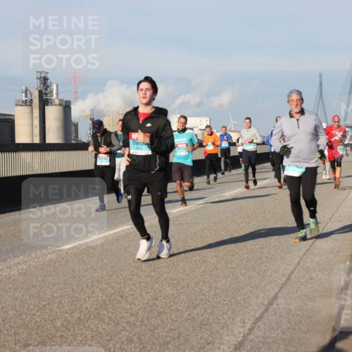 03.10.2025 - Köhlbrandbrückenlauf Lena Gebhardt http://msf.ph/oto/9127741 03.10.2025 09:47:36 Position 2  meine-sportfotos.de