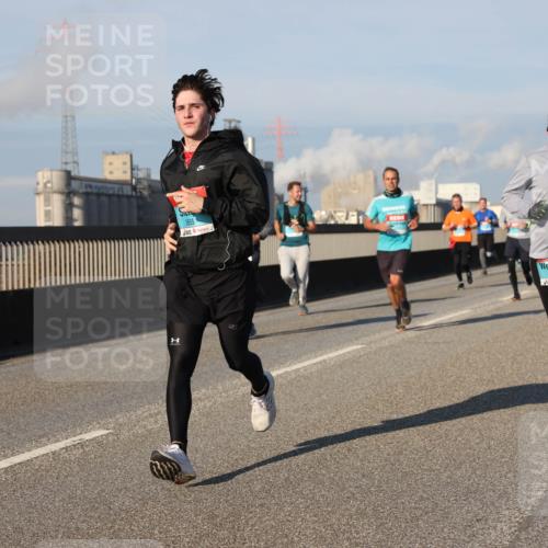 03.10.2025 - Köhlbrandbrückenlauf Lena Gebhardt http://msf.ph/oto/9127769 03.10.2025 09:47:37 Position 2 3655, 1073 meine-sportfotos.de