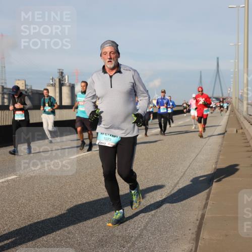 03.10.2025 - Köhlbrandbrückenlauf Lena Gebhardt http://msf.ph/oto/9127791 03.10.2025 09:47:38 Position 2 1073 meine-sportfotos.de