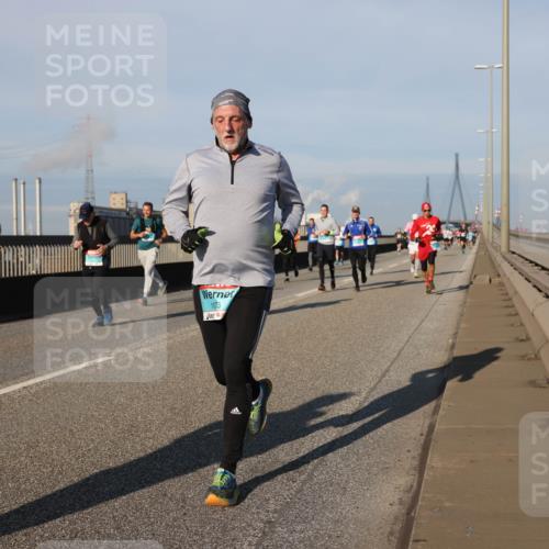 03.10.2025 - Köhlbrandbrückenlauf Lena Gebhardt http://msf.ph/oto/9127806 03.10.2025 09:47:39 Position 2 1073 meine-sportfotos.de